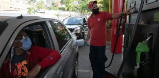 suministro de combustible por placa