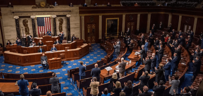 Congreso certifica a Biden como presidente de EE.UU