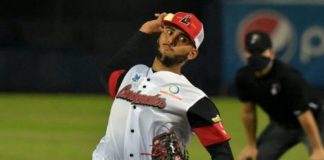 Derian González pitcher de Cardenales de Lara
