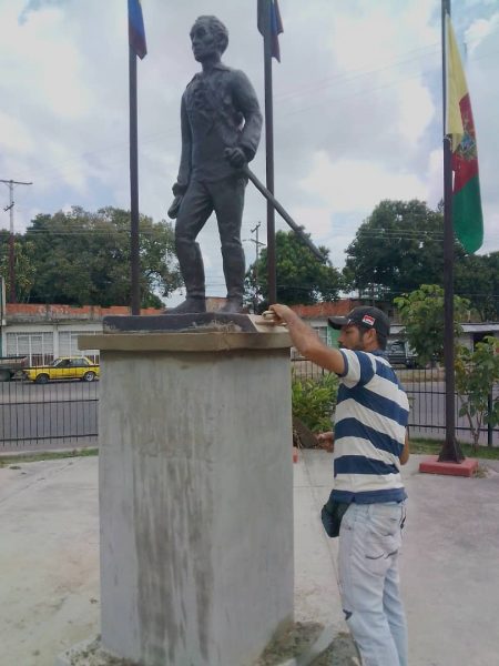 escultura del Libertador