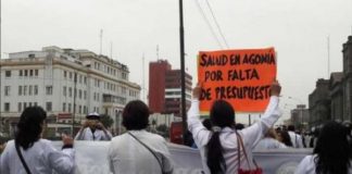 Médicos peruanos