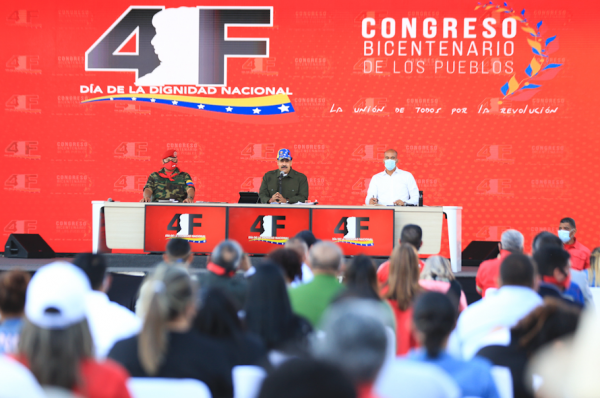 Maduro: "saludo este 4F a los combatientes leales a Chávez"