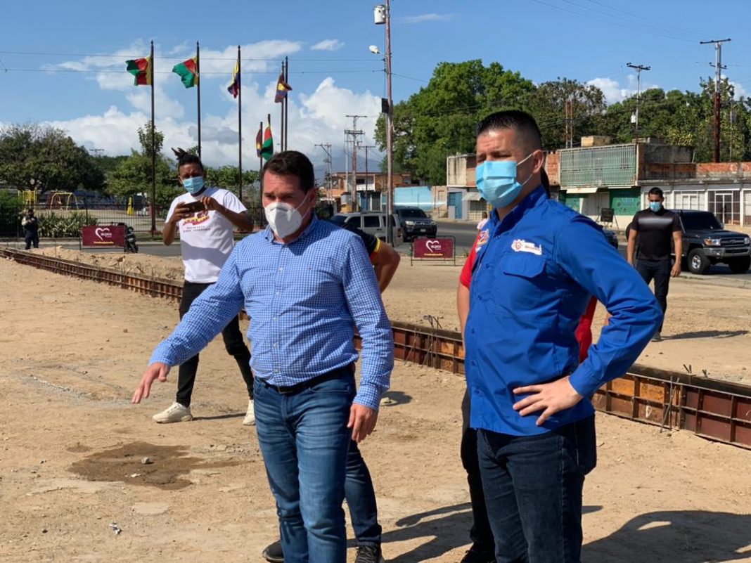 Complejo Deportivo en Lomas de Funval