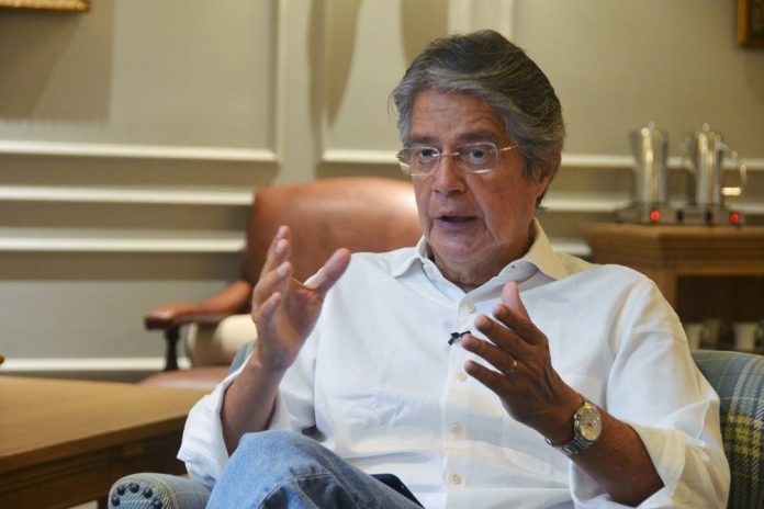 El candidato Guillermo Lasso Guillermo Lasso se perfila a ser el rival Arauz