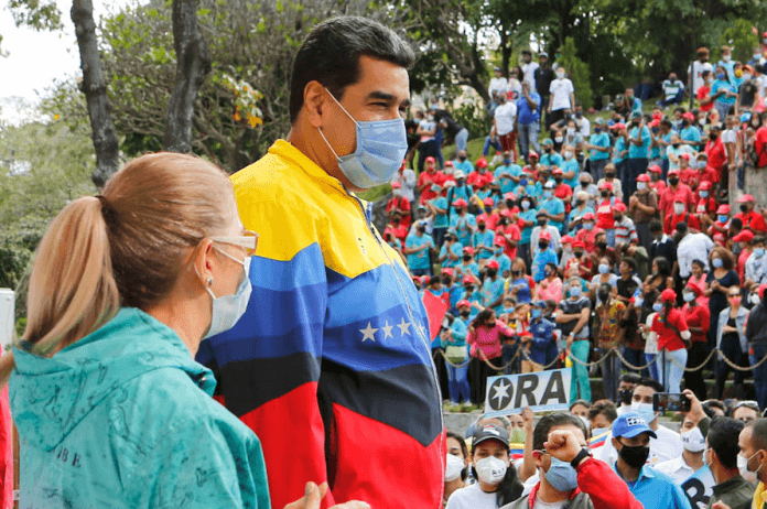Jefe de Estado recibe movilización por Día de la Juventud