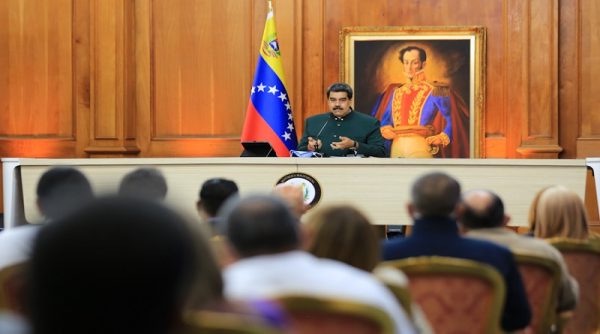 Maduro aprueba recursos para proyectos productivos