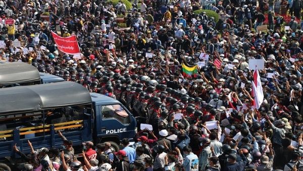 myammar_protestas_contra_golpe_de_estado_de_junta_militar_foto_efe.jpg_1718483347 huelga general