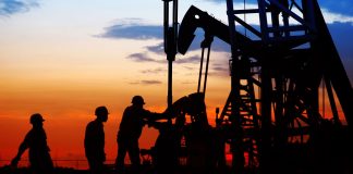 Precios del petróleo caen