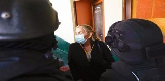 Áñez se acoge al silencio