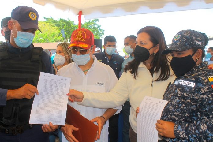 8.800 funcionarios 8.800 funcionarios