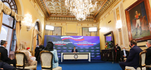 Venezuela y Rusia firman 12 documentos de acuerdos por 10 años