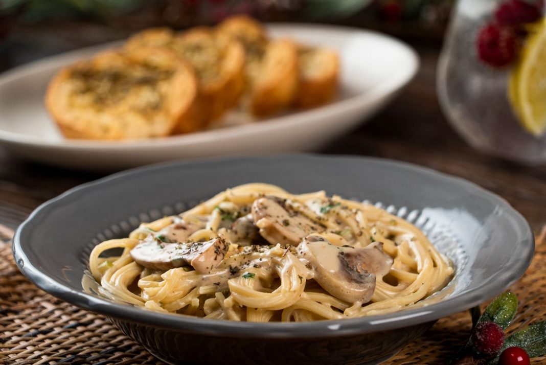 espagueti Espagueti con salsa de champiñones y queso