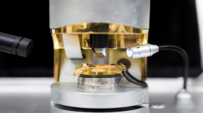 Investigadores del IVIC trabajan en nanoscopio Investigadores del IVIC trabajan en nanoscopio