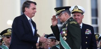 Principales jefes militares renuncian