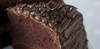 torta húmeda de chocolate