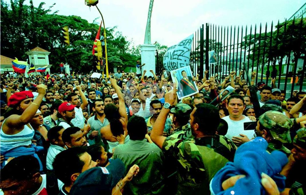poderosa fuerza popular-golpe-de-estado-2002