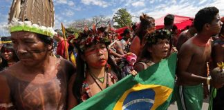 Indígenas brasileños