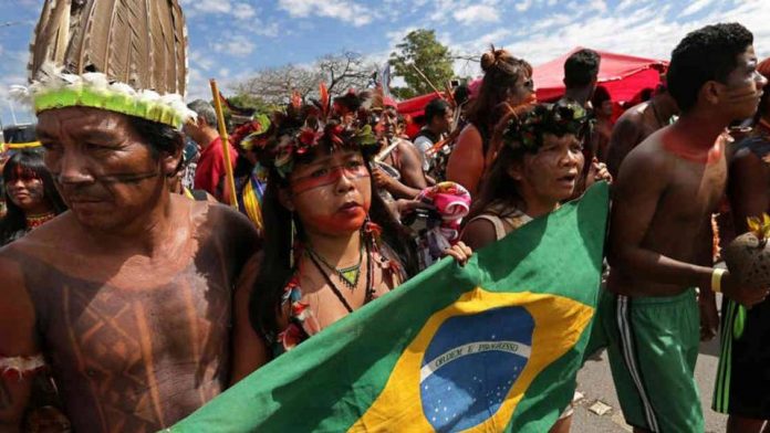 Indígenas brasileños