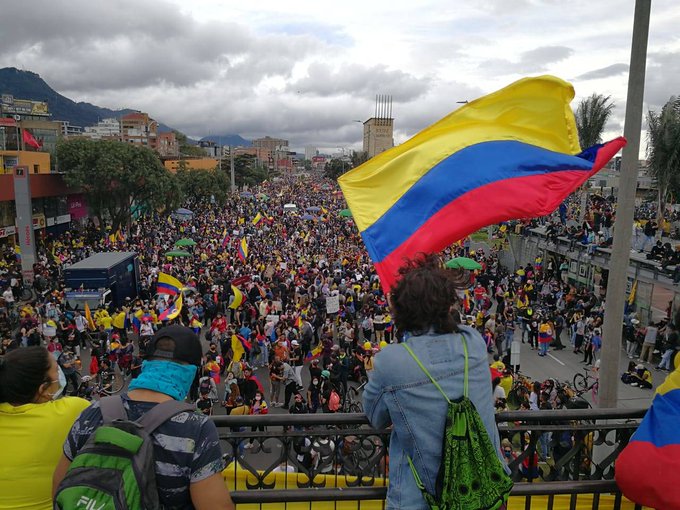 Colombianos vuelven a las calles