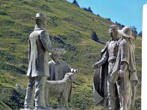 Nevado-Bolívar-monumento-Mérida-Venezuela Nevado-Bolívar-monumento-Mérida-Venezuela