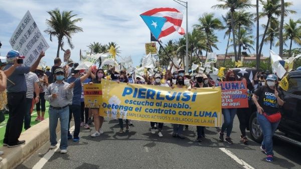 mujeres_marchan_contra_privatizacixn_puerto_rico.jpg_1718483347 Puerto Rico