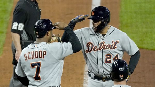 Cabrera sonó dos y está a 9 de los 500 jonrones