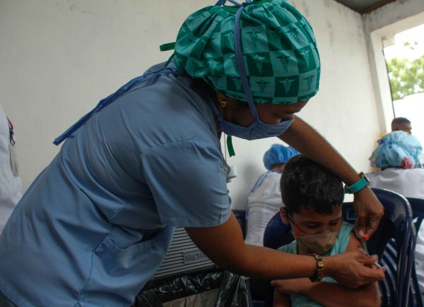 vacunación en Ciudad Plaza 