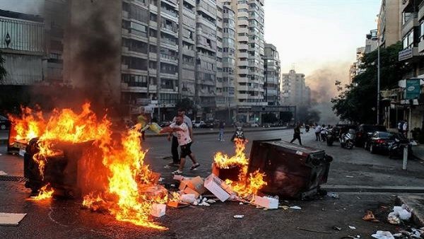 lxbano_protestas_debido_al_encarecimiento_de_la_vida_foto_efe.jpg_1718483347 estallido social-Líbano