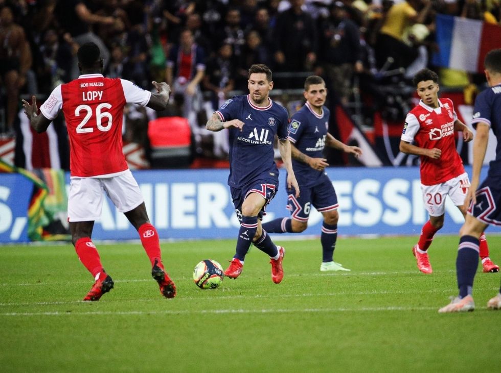 Doblete-de-Mbappe-en-el-debut-de-Messi-con-el-PSG