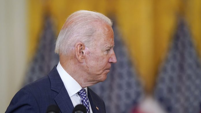 Popularidad de Joe Biden cae bruscamente