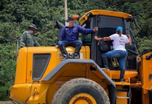 Maquinaria pesada recupera vialidad en Mérida