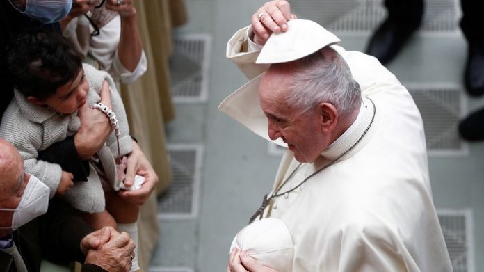 Papa Francisco pide cesen agresiones