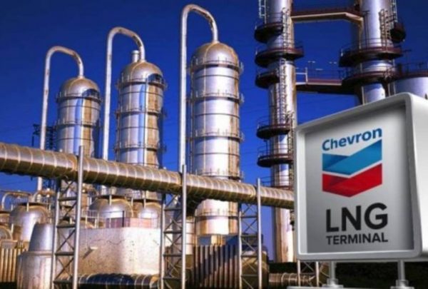 Chevron seguirá en Venezuela “cuidando” sus activos