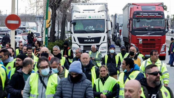 Paro de transportistas españoles llega al rojo vivo