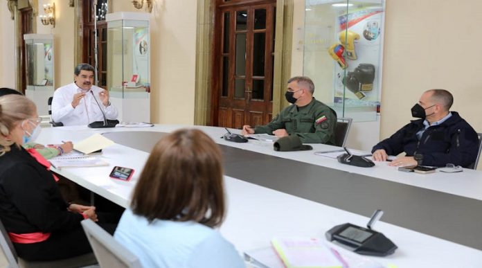Maduro: refuerzo contra el Covid-19 se colocará cada cuatro meses Maduro: refuerzo contra el Covid-19 se colocará cada cuatro meses