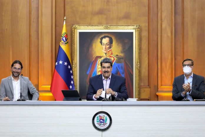 Presidente Maduro llama a romper la hegemonía del relato y la mentira de Occidente