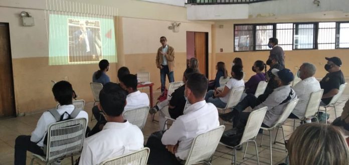 Ciudad Valencia ofrece taller de Redes Sociales