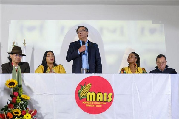 Petro Colectivos indígenas y sociales de Colombia