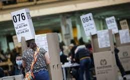 Autoridad electoral de Colombia anuncia cierre de mesas e inicio de pre-conteo de votos