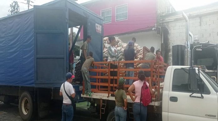 Distribuyen 350 combos de alimentos en Mariara y Aguas Calientes Distribuyen 350 combos de alimentos en Mariara y Aguas Calientes