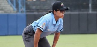 la primera mujer umpire