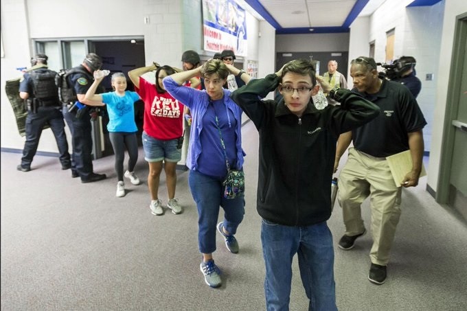 violencia armada escolar en EEUU
