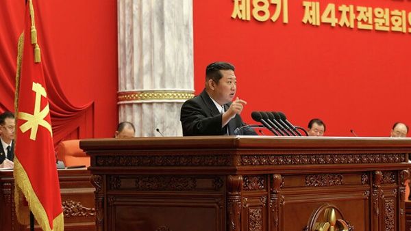 Líder norcoreano llama a reforzar capacidades defensivas