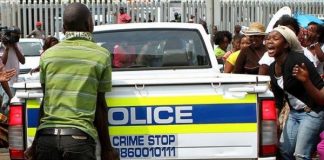 Descubren a 17 jóvenes muertos en un bar de Sudáfrica