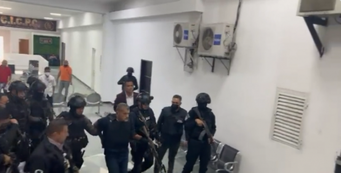 Glenn Castellanos trasladado por el CICPC Delator expone al juez los detalles del asesinato a Carlos Lanz