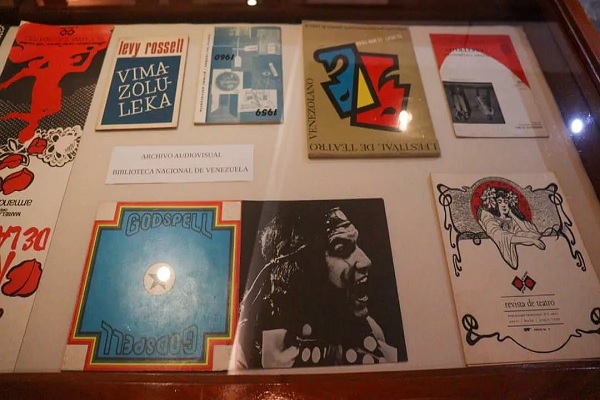 celarg Exposición “Libros Raros sobre el teatro”