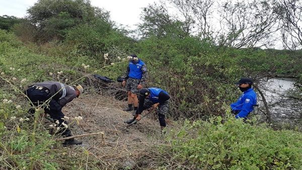Hallan una fosa común con restos humanos en Ecuador