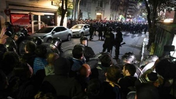 ordenan-cesar-operativo-policial-casa-cristina-fernandez.jpg_1718483347 Cristina Fernández
