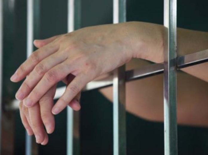 MP priva de libertad a mujer