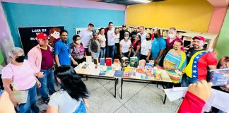 Donación de libros en la biblioteca pública municipal "Manuel María Olivares"